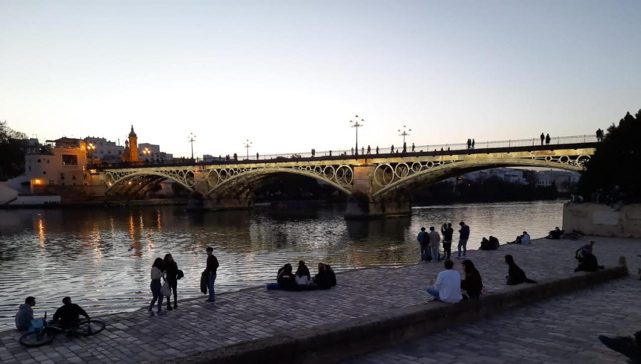 El Reloj Del Viajero Appartement Sevilla Buitenkant foto